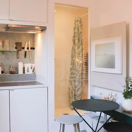Charming With Courtyard Near Pere-lachaise Parijs