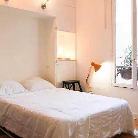 Charming With Courtyard Near Pere-lachaise *