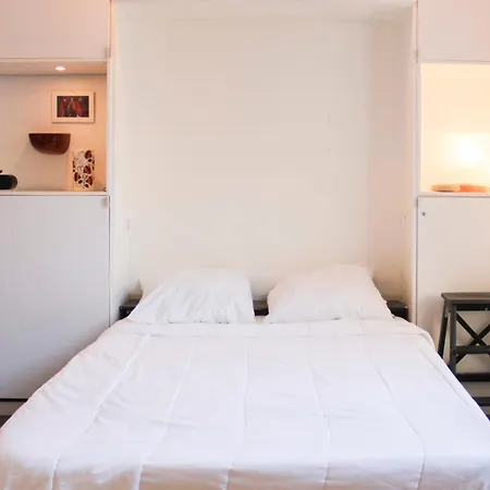 Charming With Courtyard Near Pere-lachaise * Parijs